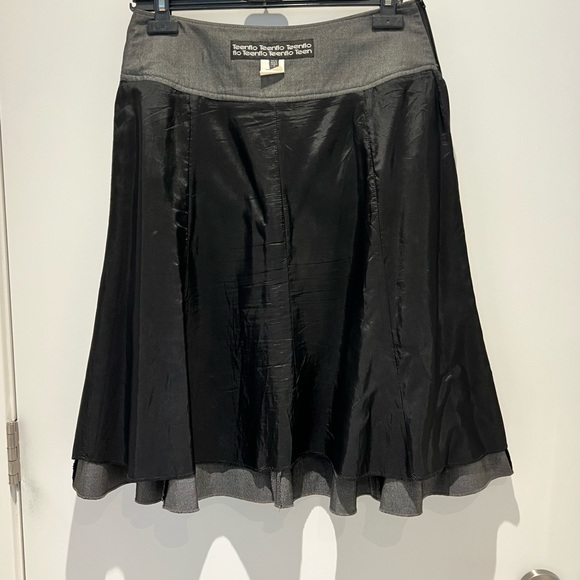 ♥️ Flirty business skirt in a perfect length. Matching blazer also listed 😍 - Picture 2 of 6